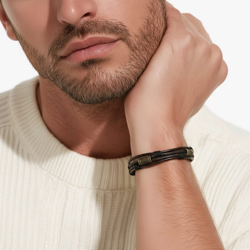 Bracelet Acier inoxydable cordon et cuir marron Homme ROCHET, porté.