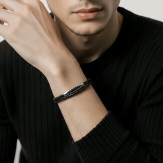 Bracelet double Acier inoxydable et cuir noir tressé Homme ROCHET, porté.