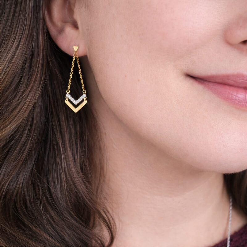 Boucles d'oreilles pendantes Or jaune et Oxydes ROBBEZ MASSON portées