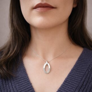 Collier Argent rhodié ovale Femme élégant porté