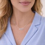 Collier Infini Argent Femme ROBBEZ MASSON porté