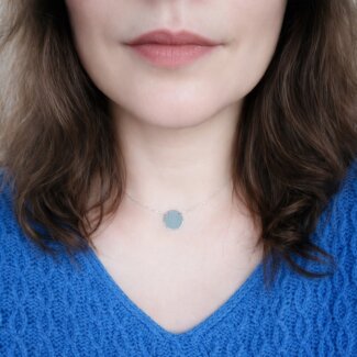 Collier médaille Argent Femme gravable porté