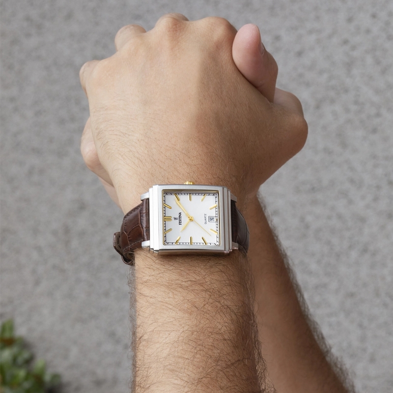 Montre FESTINA F20681/4 rectangulaire Homme cuir marron portée