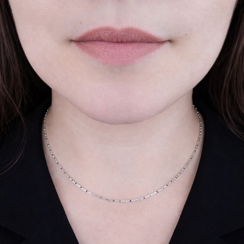 Chaîne fantaisie Femme Argent 1.2 mm : finesse délicate et élégance lumineuse, portée