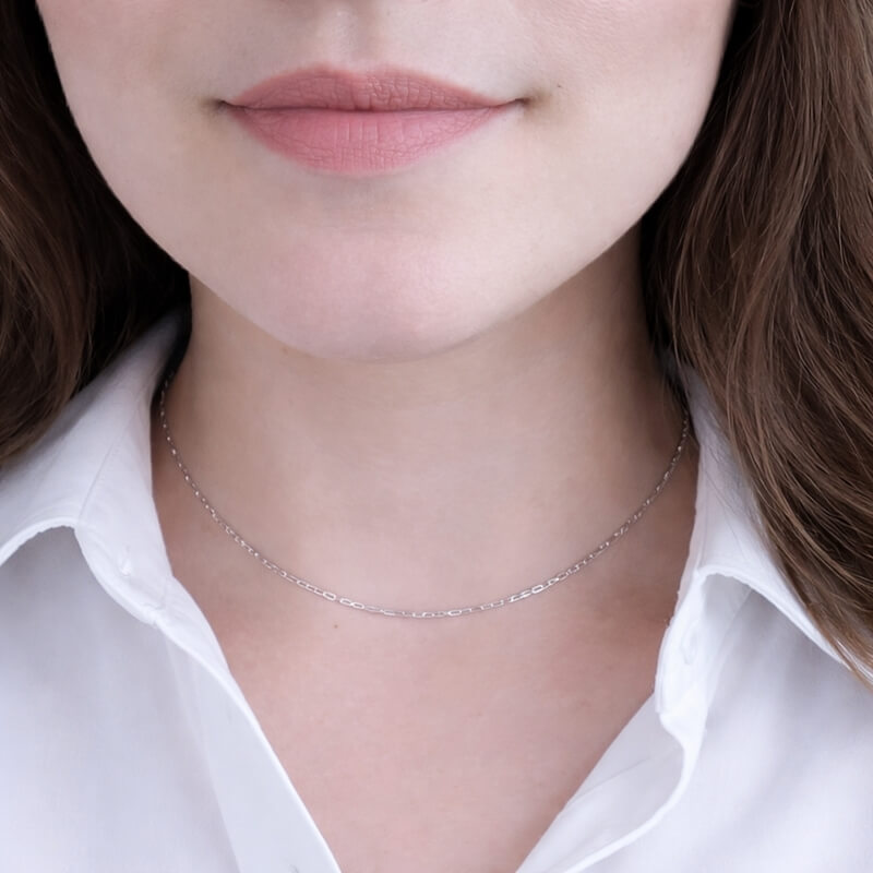 Chaîne femme argent forçat rectangle 1 mm : la finesse qui sublime chaque détail, portée