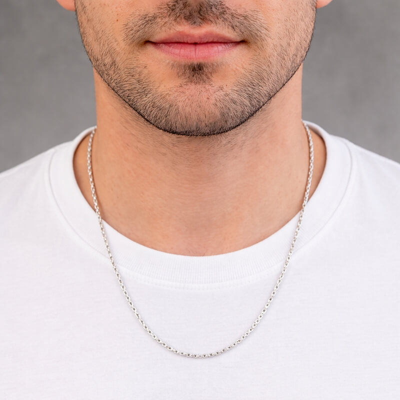 Chaîne homme forçat argent 2.5 mm – longueur 55 cm idéale. Solide, élégante et moderne. Parfaite au quotidien. Livraison rapide. portée