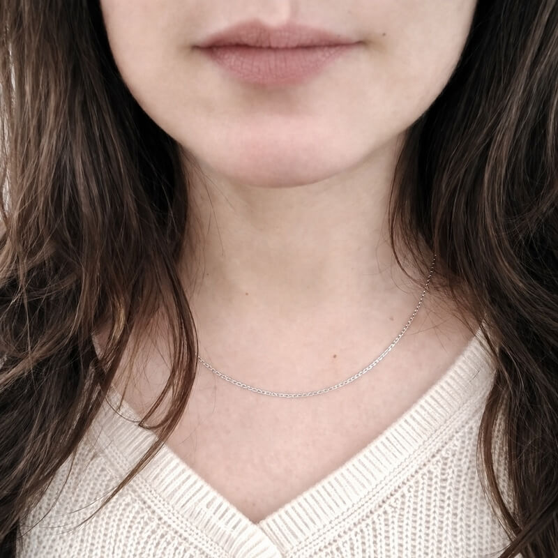 Chaîne Argent Forçat Femme 1.60 mm – L’Élégance Fine qui Fait Toute la Différence portée