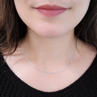 Chaîne Serpentine Femme Argent – Finesse Fluide et Élégance portée
