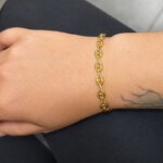 Bracelet Or jaune grain de café ROBBEZ MASSON, porté
