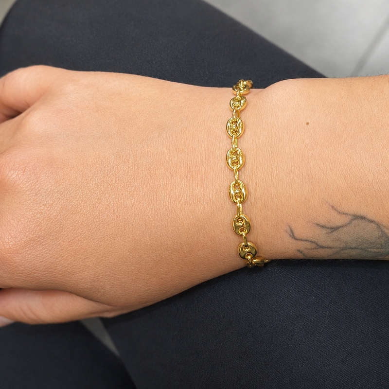 Bracelet Or jaune grain de café ROBBEZ MASSON, porté