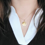 Médaille Vierge Or jaune ROBBEZ MASSON, portée