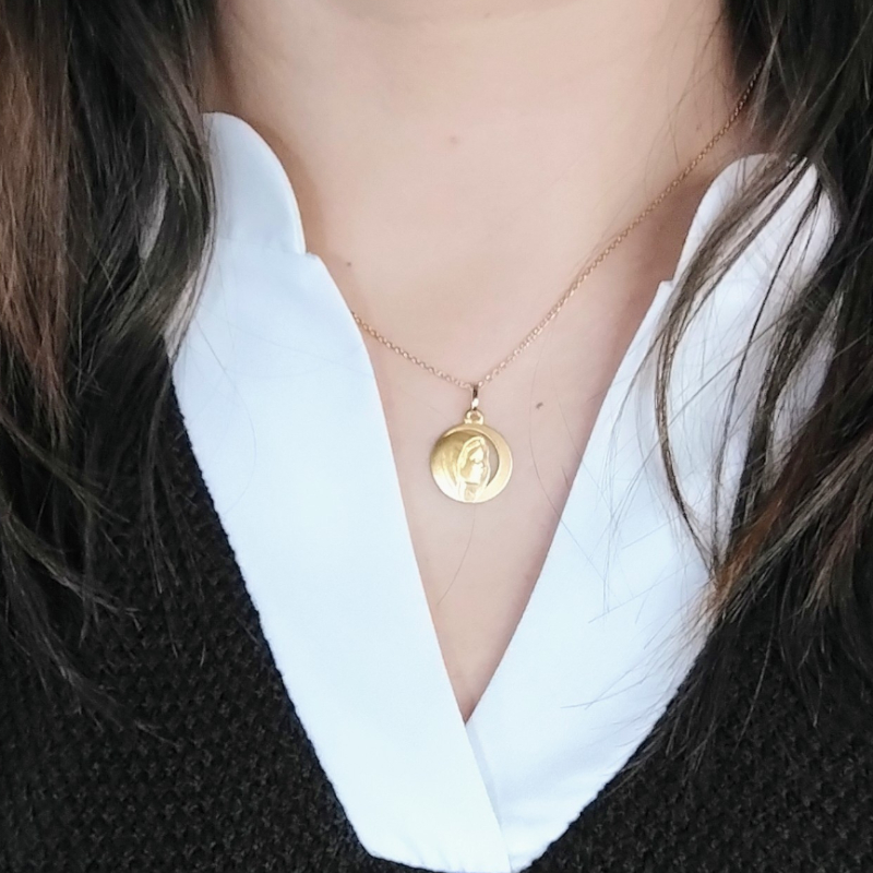 Médaille Vierge Or jaune ROBBEZ MASSON, portée