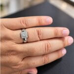 Bague Or blanc et Diamants HAMPTONS by Thomas JAVON, portée.