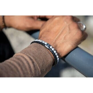 Bracelet cuir noir et Jaspe grise Homme ROCHET, porté