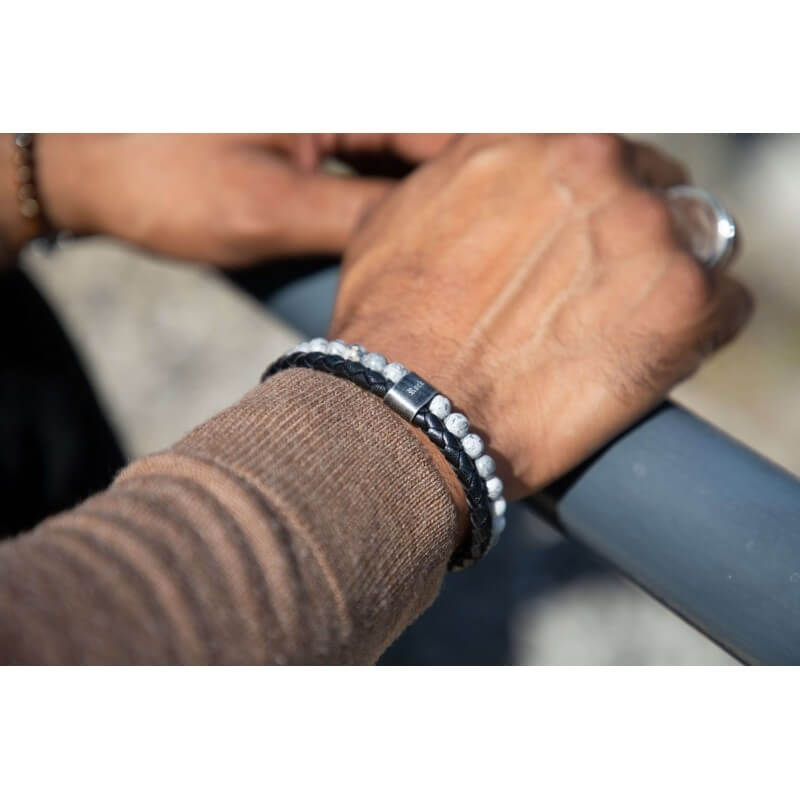 Bracelet cuir noir et Jaspe grise Homme ROCHET, porté