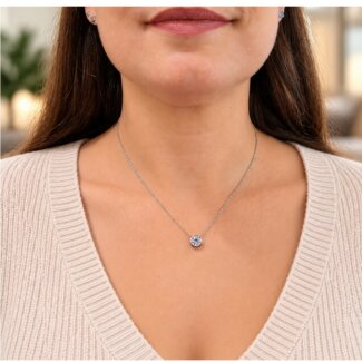 Collier Or blanc et Diamants HAMPTONS by Thomas JAVON porté.