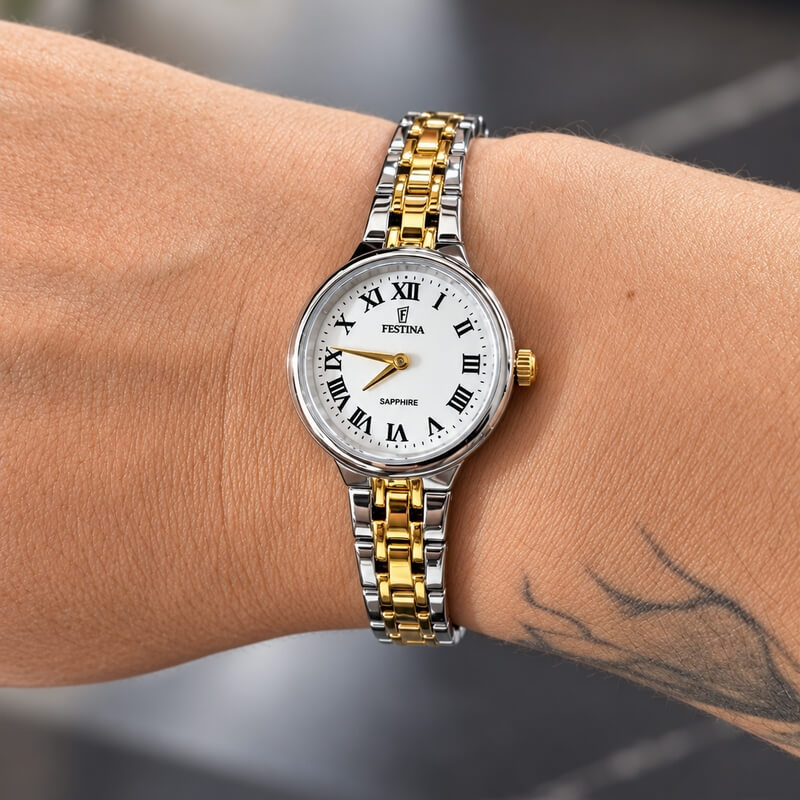 montre-femme-bicolore-FESTINA-acier-inoxydable-F20792-4-des-idees-bijoux-thomas-javon-portée Montre Femme FESTINA Acier F20792/4 " Mademoiselle " bicolore, portée