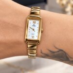 Montre Femme FESTINA Acier doré F20768/1 " Mademoiselle " rectangulaire portée