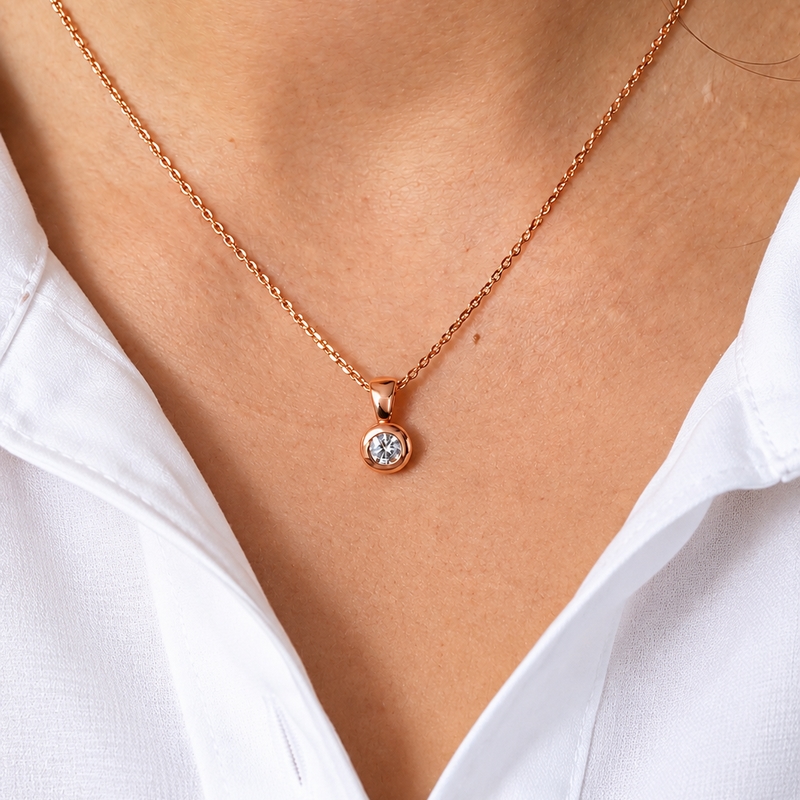 Pendentif Or rose et Diamant HAMPTONS Thomas JAVON porté.
