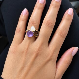 Bague Or jaune Diamants Améthyste Quartz fumé et Pierre de lune, portée